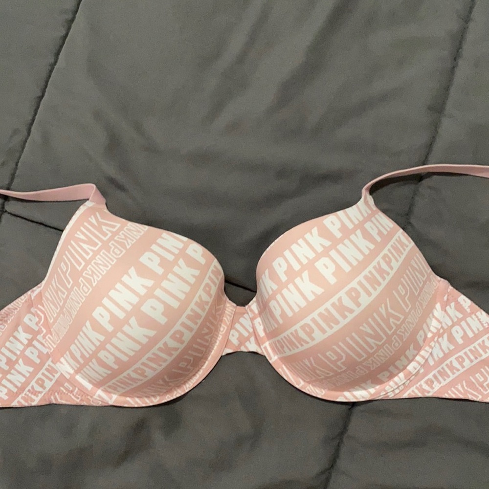 PINK Victoria’s Secret T-shirt lined bra 36dd